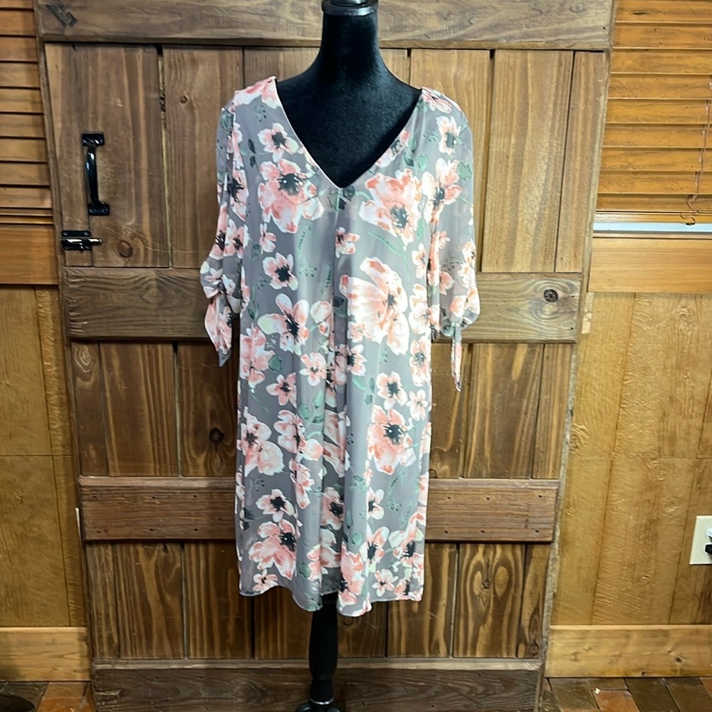 Soprano floral, gray, and pink dress size Medium 2172